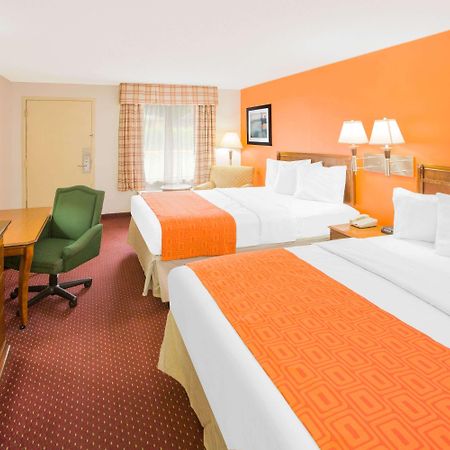 Howard Johnson By Wyndham Dothan Exterior foto