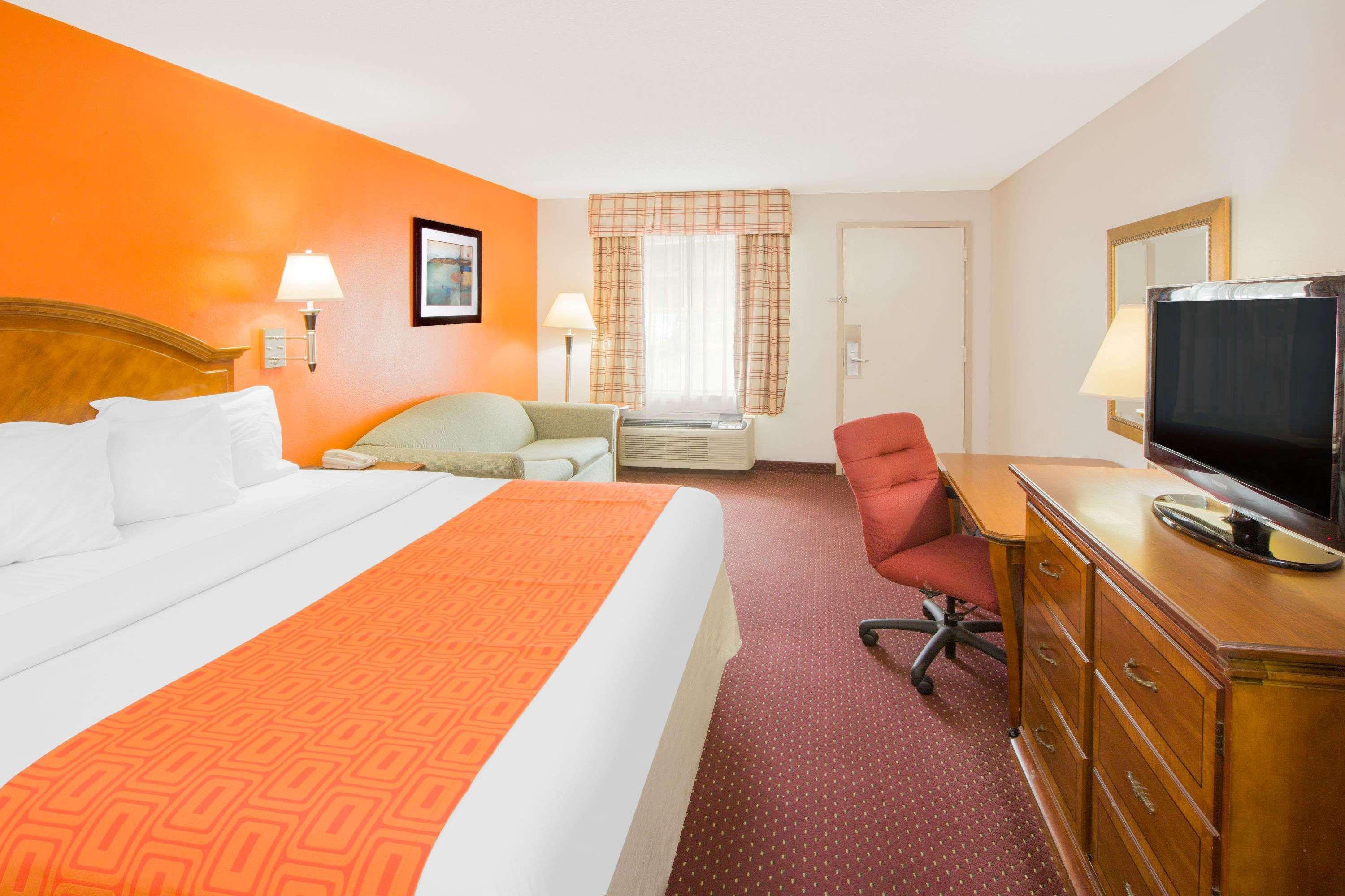 Howard Johnson By Wyndham Dothan Exterior foto