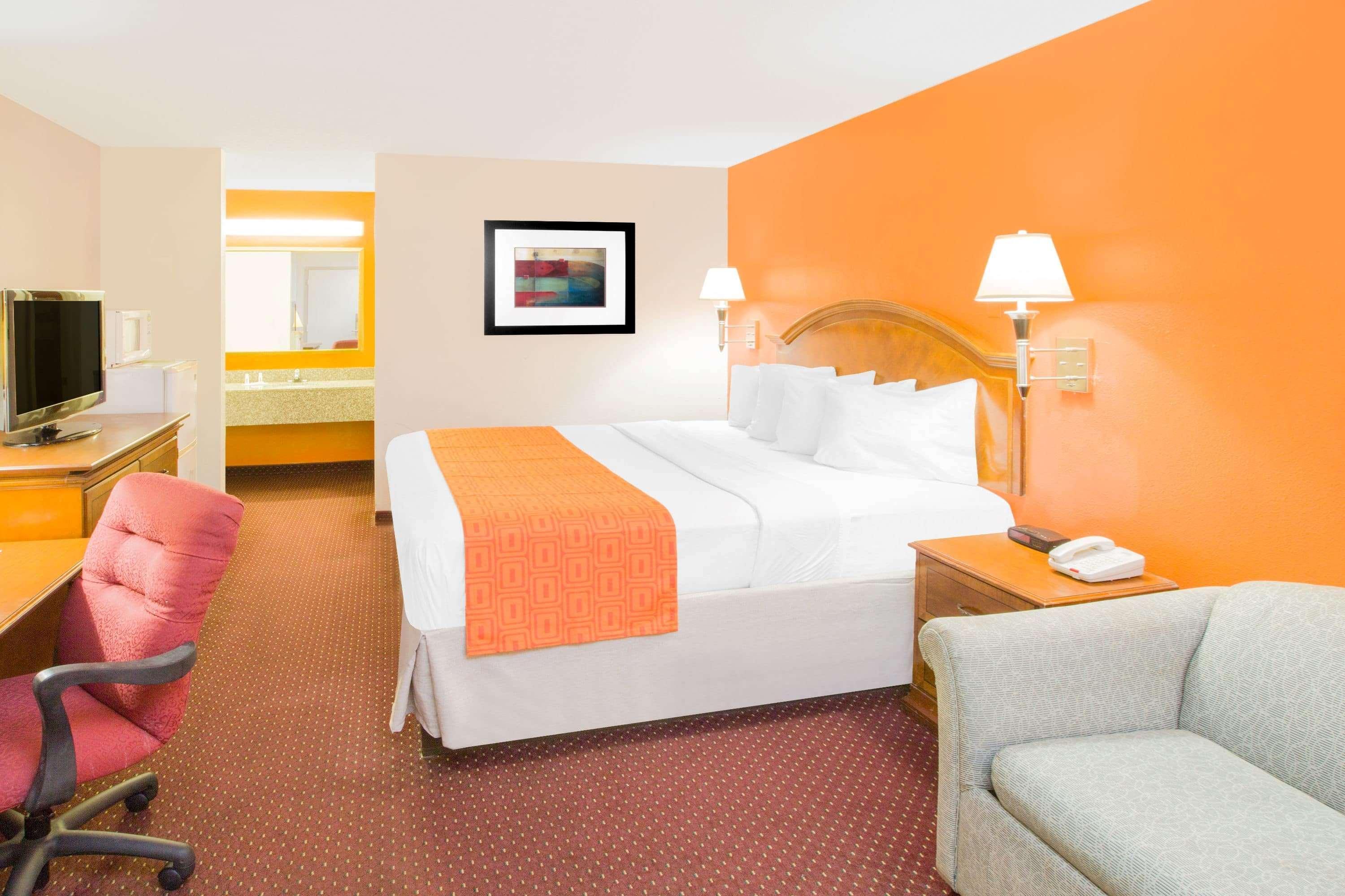 Howard Johnson By Wyndham Dothan Exterior foto